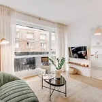 Marly - Studio Avec Balcon A Auteuil